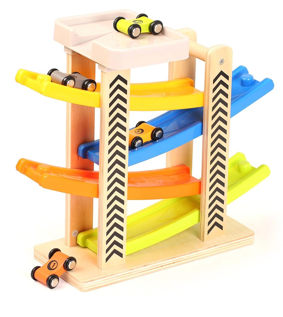 Rampa de coches de madera con aparcamiento, de Toys of Wood Oxford