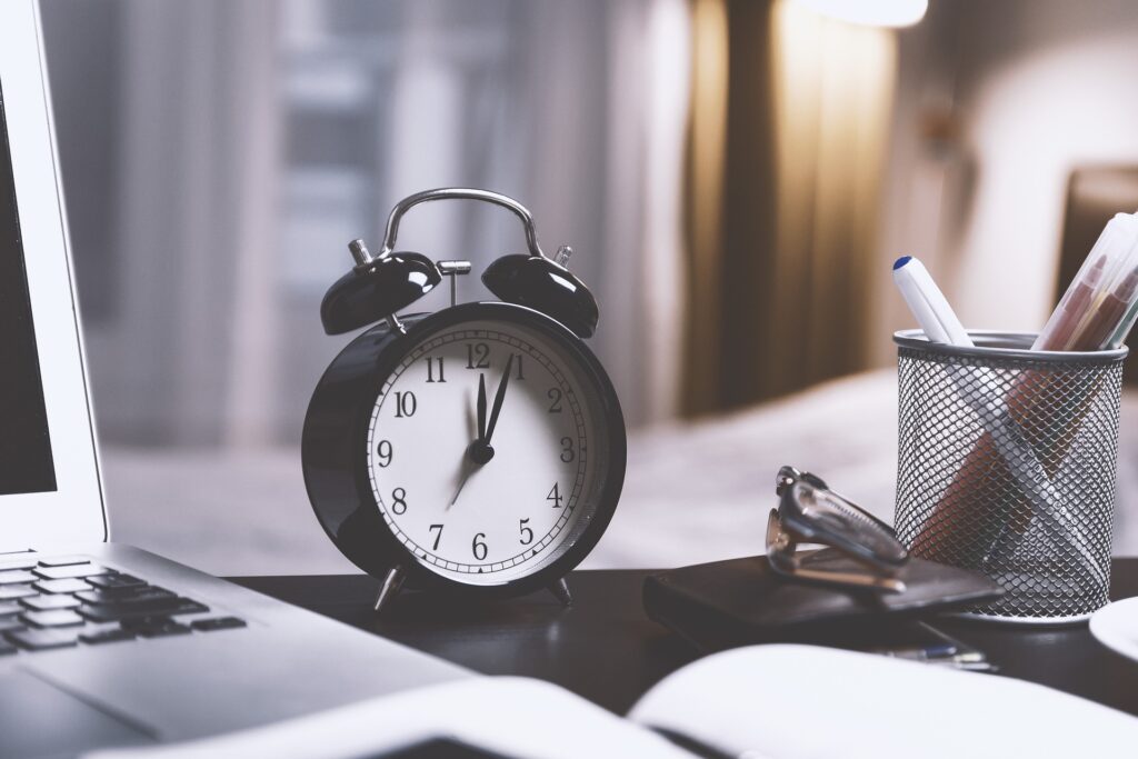 Por qué algunas personas siempre llegan tarde