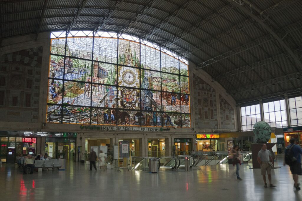La vidriera de la estación de Bilbao-Abando, de Montes Iturrioz