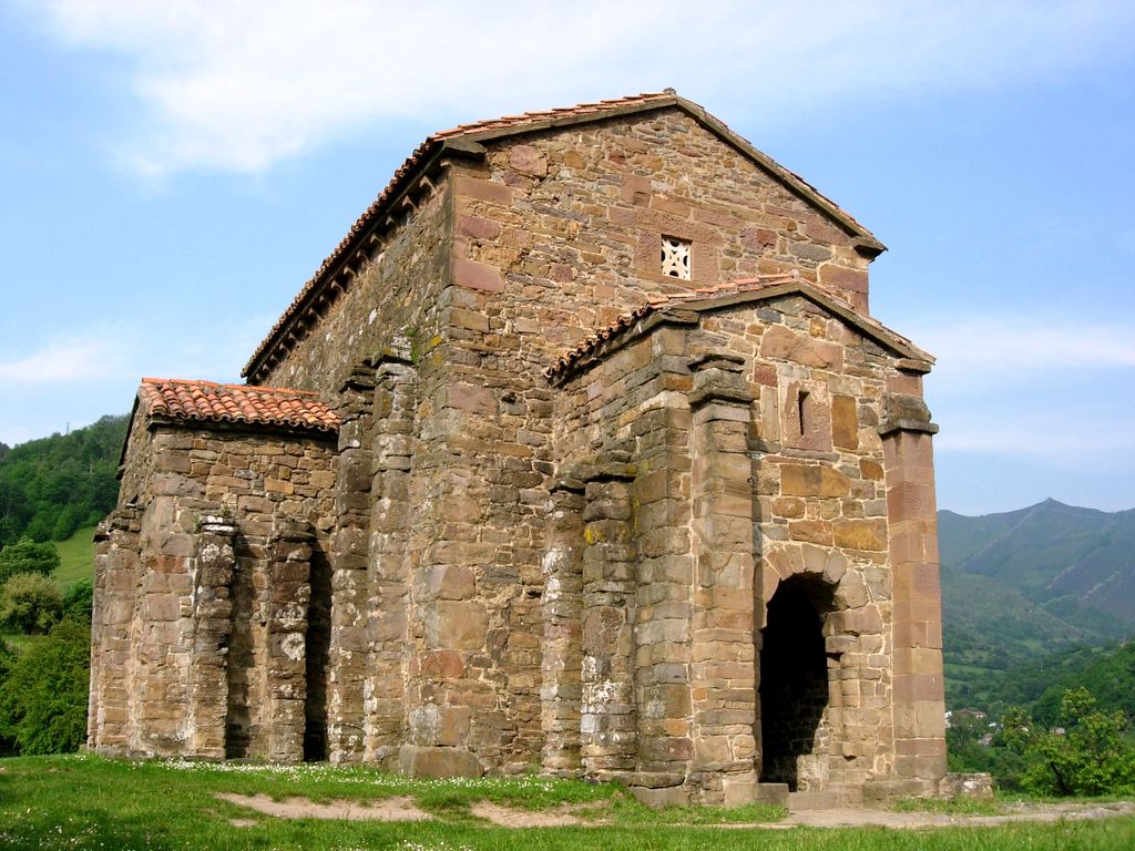 Iglesia de Santa Cristina de Lena (en Lena, Asturias)