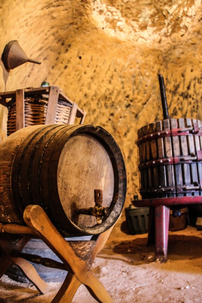 La Cueva de los Cien Pilares, en Arnedo (La Rioja, España)